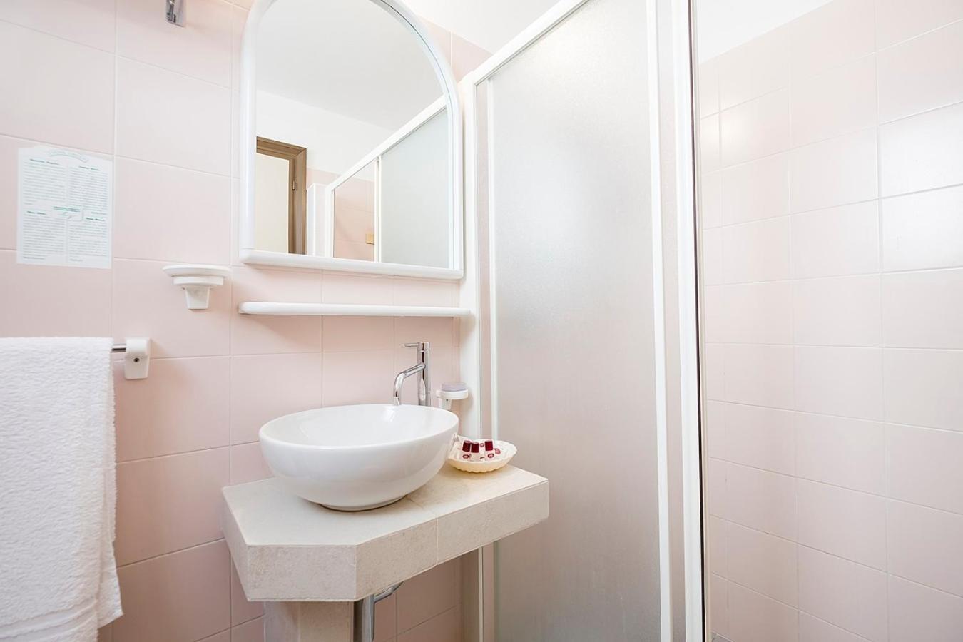 Hotel Eliseo Белларія-Іджеа-Марина Екстер'єр фото